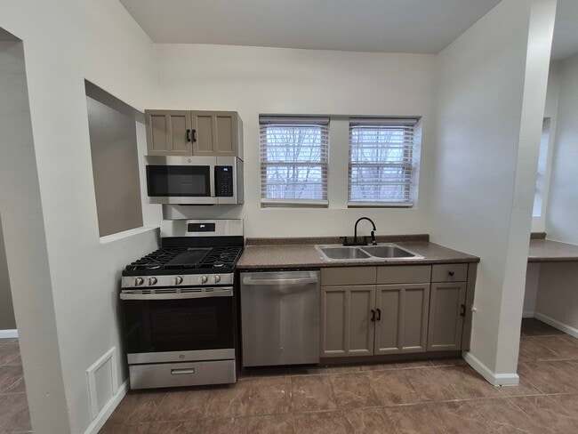 Building Photo - 6830 S South Shore Dr