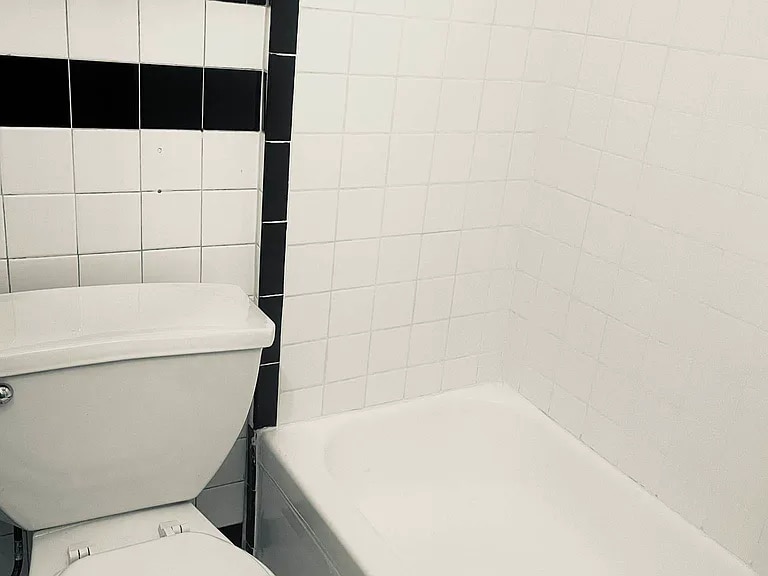 Building Photo - 717 E 5th St