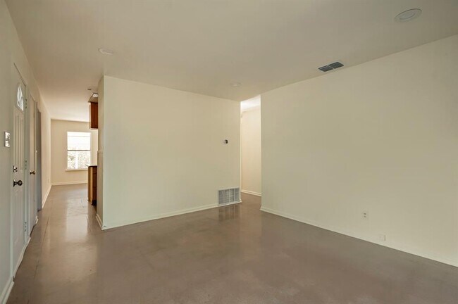 Building Photo - 6709 Tampa Cove
