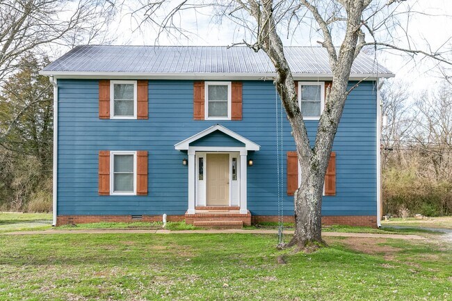 Building Photo - Columbia, TN Two Bedroom Duplex at 1027 Ch...