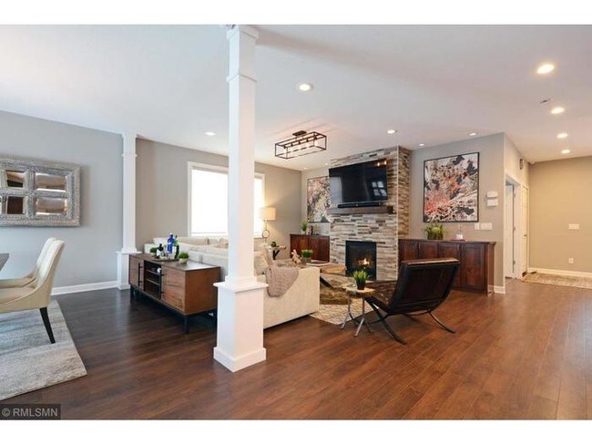 Building Photo - 3221 42nd Ave S