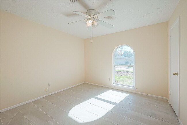 Building Photo - 830 Kenforest Dr