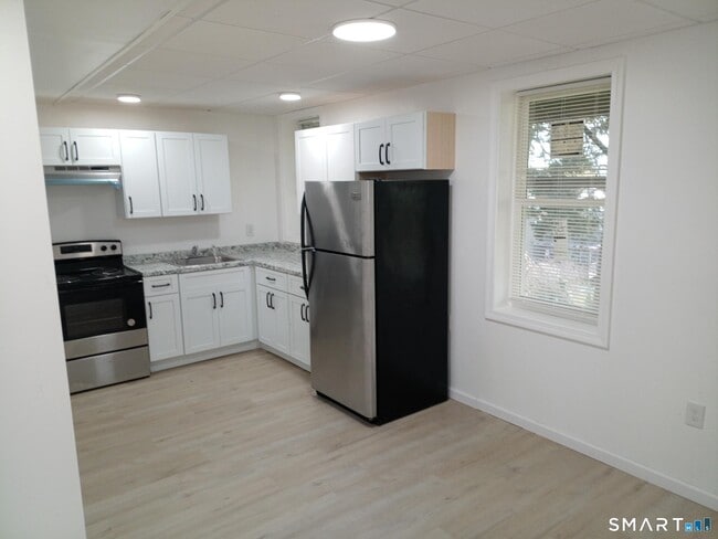 Building Photo - 105 Hillside Ave