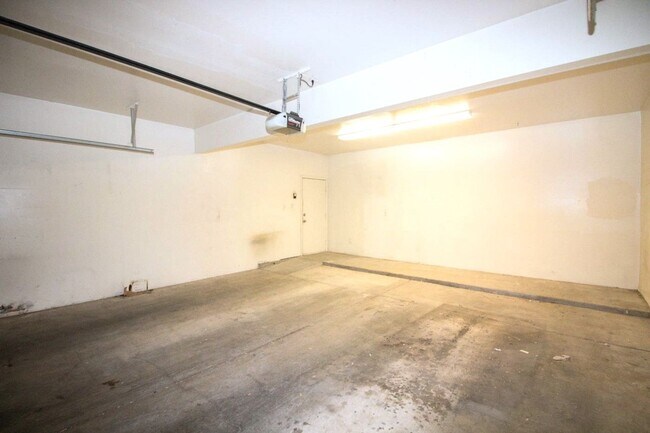 Building Photo - 1300 S Arlington St