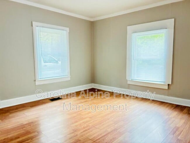 Building Photo - 918 Airline Ext