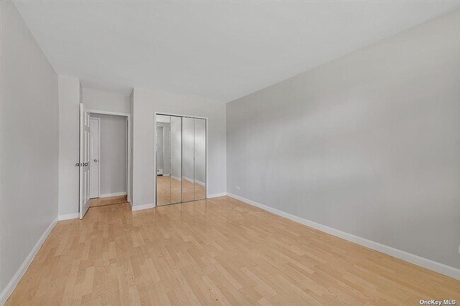 Building Photo - 97-40 62nd Dr