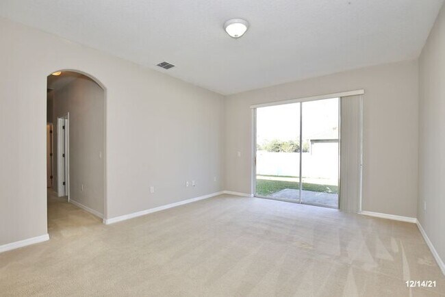 Building Photo - Beautiful 4/2 Home with a Spacious 2 Car G...