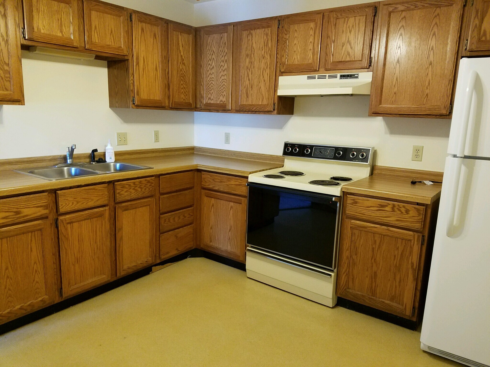 Building Photo - 1108 W Hamilton Ave