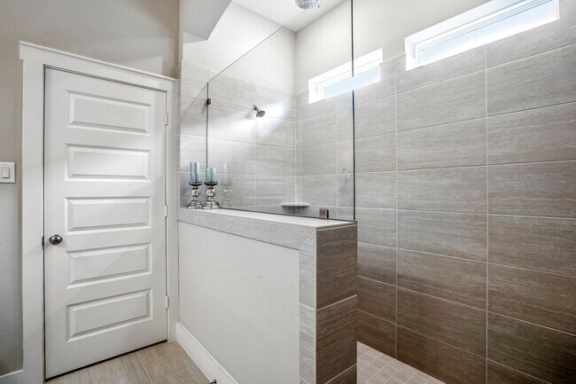 Building Photo - 222 Thistle Dr