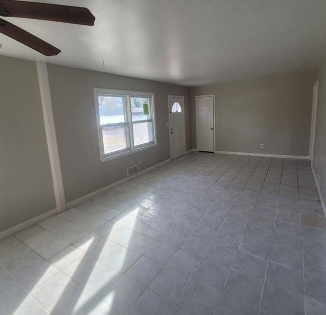 Building Photo - 3728 Loren Dr