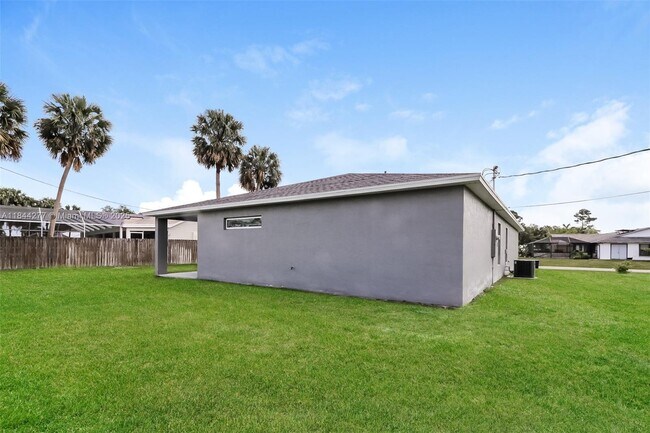 Building Photo - 2586 SW Dawn St
