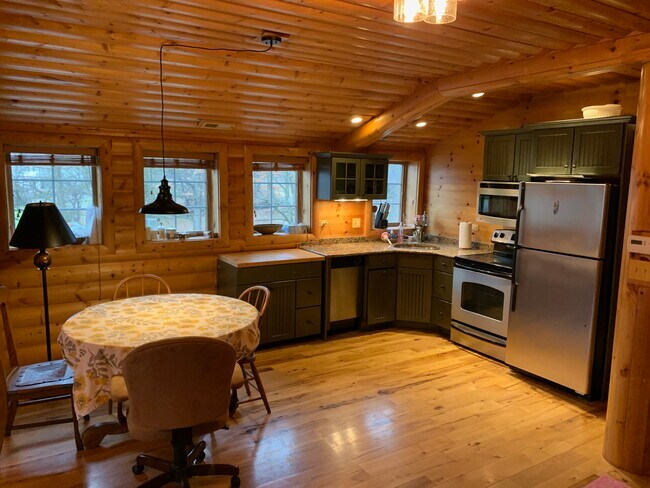 Building Photo - 4 W County Line Rd