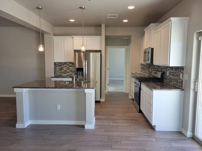 Building Photo - Beautiful 3 bedroom/2 Bath Home!
