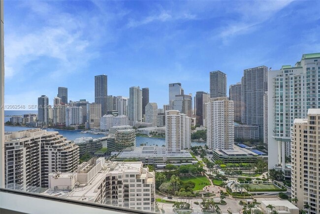 Building Photo - 808 Brickell Key Dr