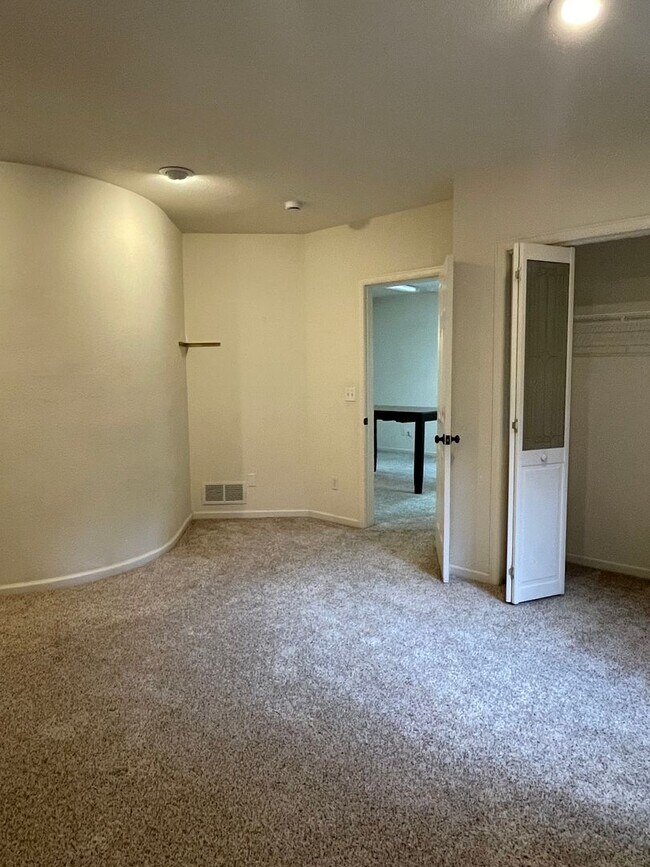 Building Photo - Beautiful Two-Story Home in Cul-de-sac