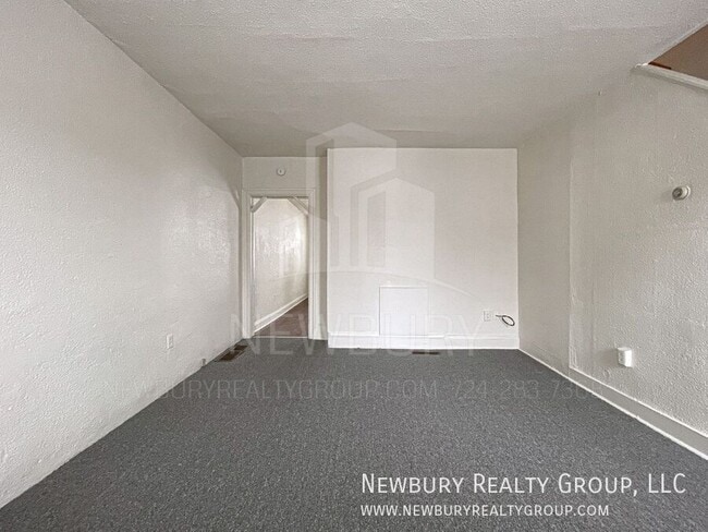 Building Photo - 29 Hickory St