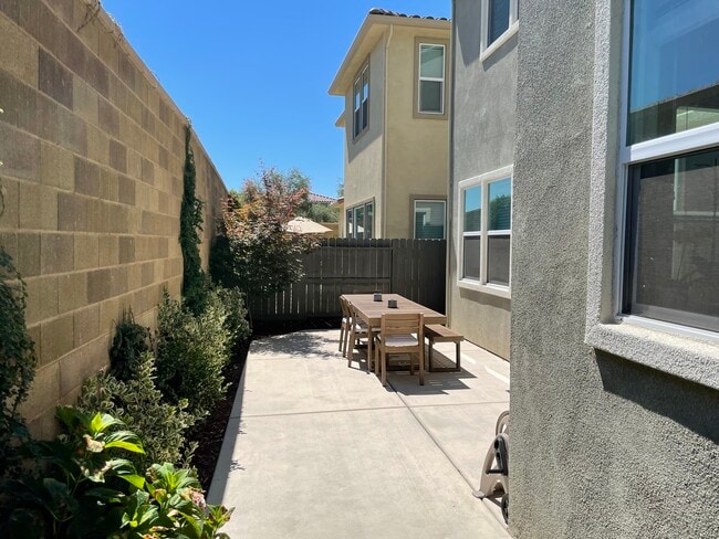 Building Photo - 8665 Mahonia Dr