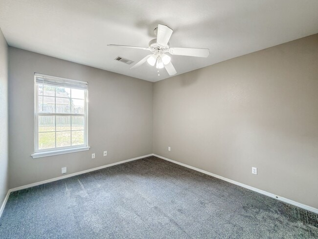 Building Photo - 604 Chateau Dr