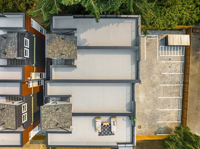 Building Photo - 309 N 138th St