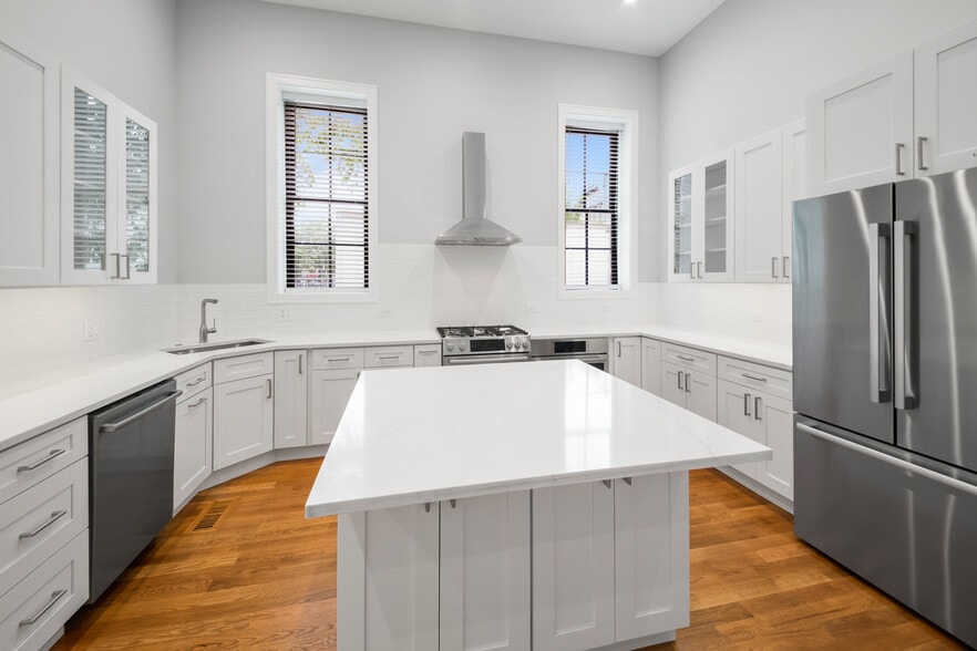 Building Photo - 1339 N Noble St