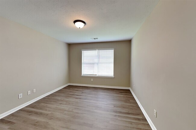Building Photo - 6630 Grant Dr