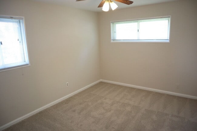 Building Photo - Charming 3-Bedroom, 2-Bath Split-Level Sin...