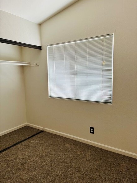 Building Photo - 45470 Clubhouse Dr