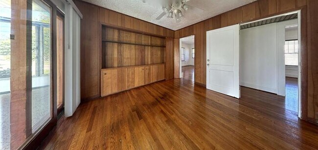 Building Photo - 1013 23rd St W