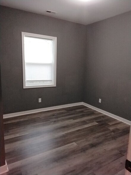 Building Photo - 2616 Lochaven Blvd
