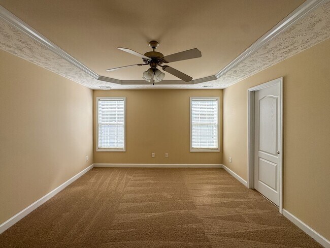 Building Photo - Charming 3 Bed 2 Bath Raeford Home with Fe...