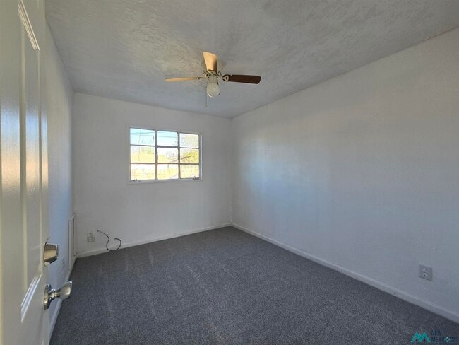 Building Photo - 3012 Las Palomas Rd