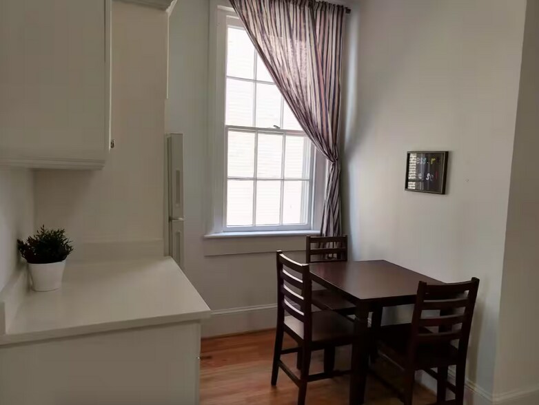 Building Photo - 131 C St SE