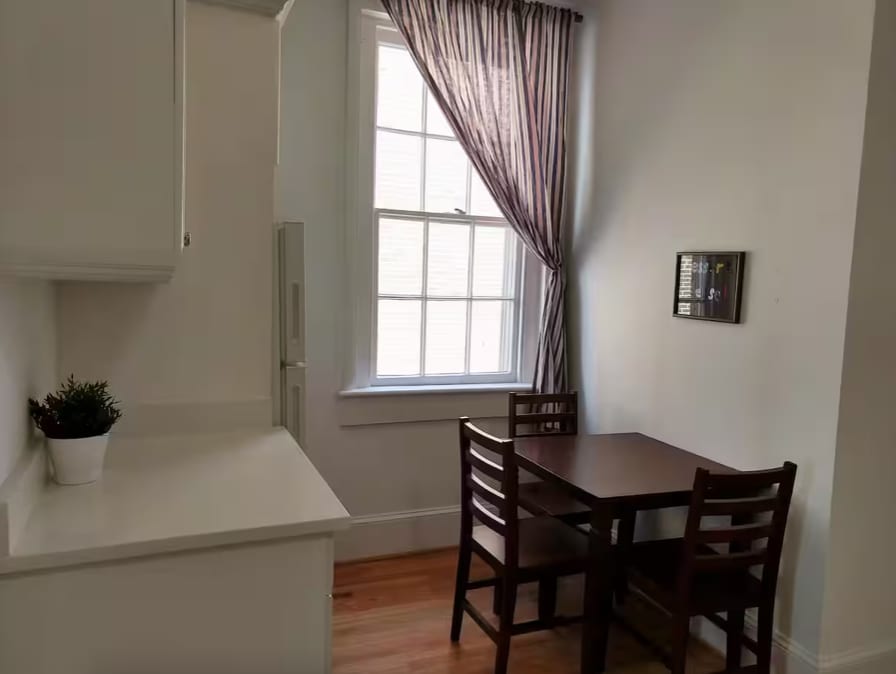 Building Photo - 131 C St SE