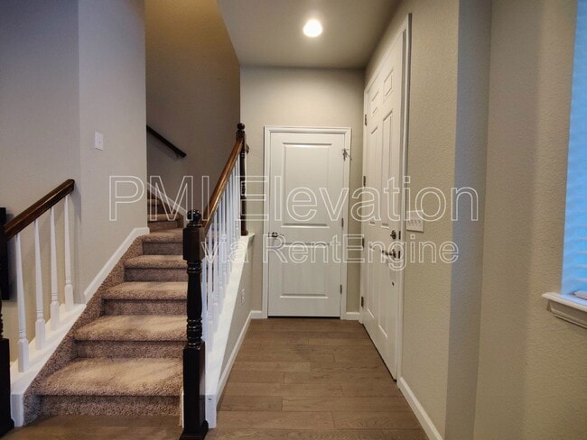 Building Photo - 530 E Dry Creek Pl