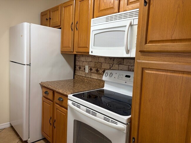 Building Photo - 807 Timbers Ct