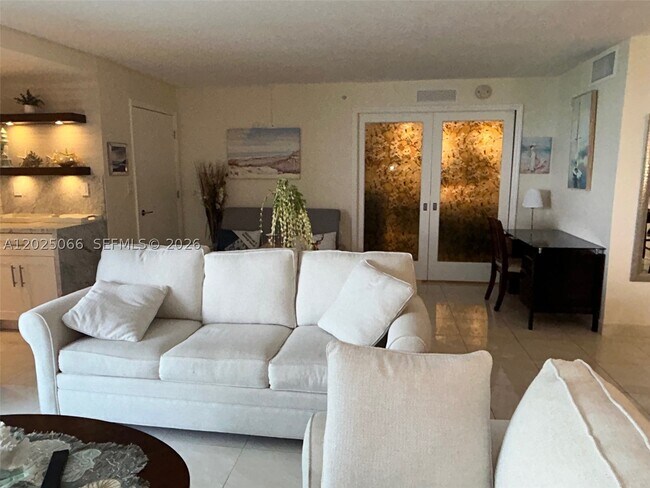 Building Photo - 6917 Collins Ave