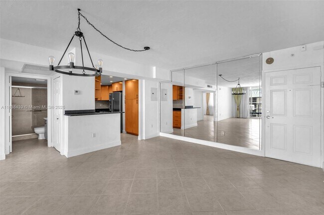 Building Photo - 10350 W Bay Harbor Dr