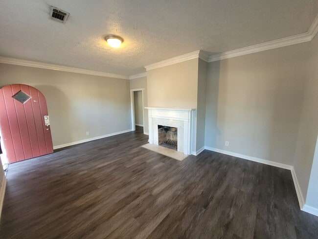 Building Photo - 2400 Bell St