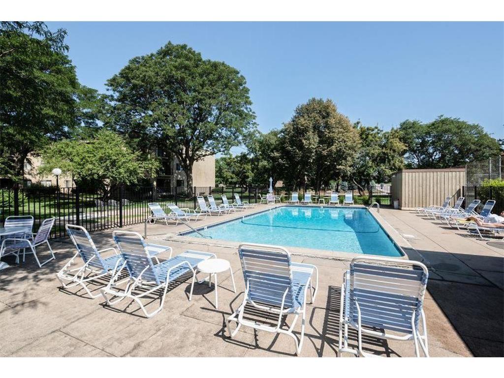 Building Photo - 4101 Parklawn Ave