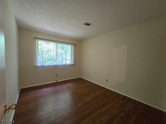 Building Photo - 71 Drake Ln