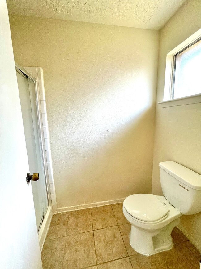 Building Photo - 4502 Mossygate Dr