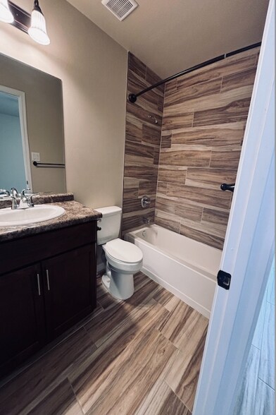 Building Photo - 495 S 16th Ave