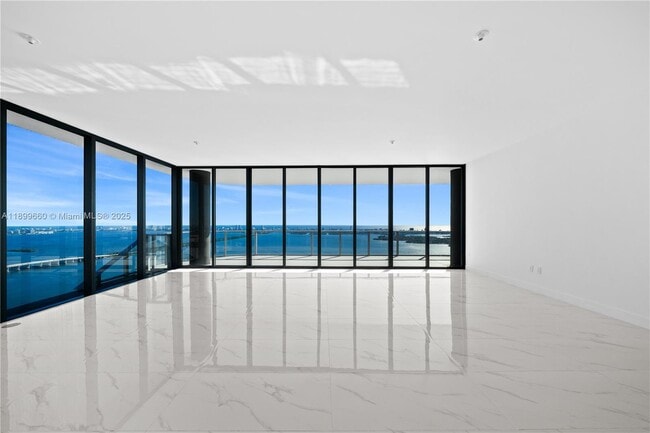 Building Photo - 700 NE 24th St