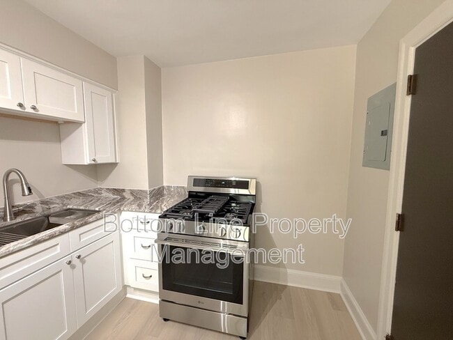 Building Photo - 1720 Garden Terrace
