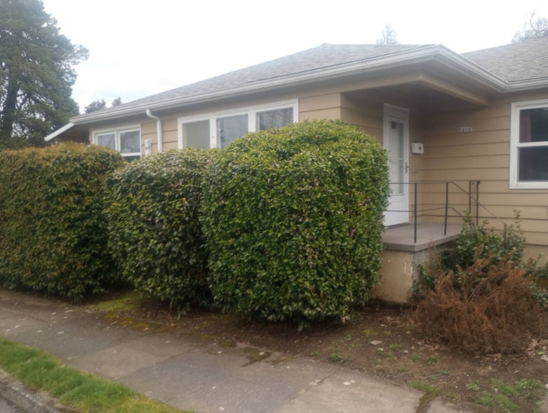 Building Photo - 9206-9210 N John Ave