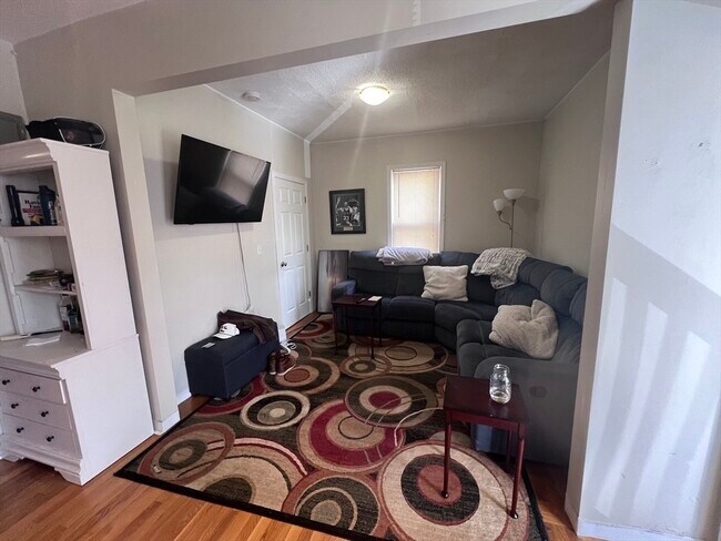 Building Photo - 50 Oliver St