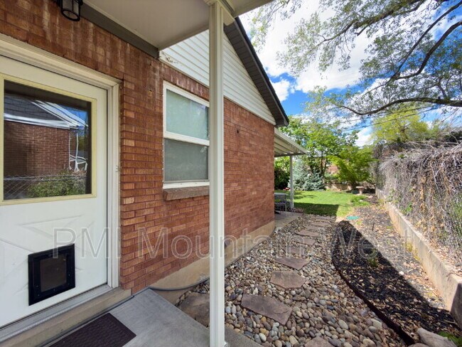 Building Photo - 2323 Bryan Ave