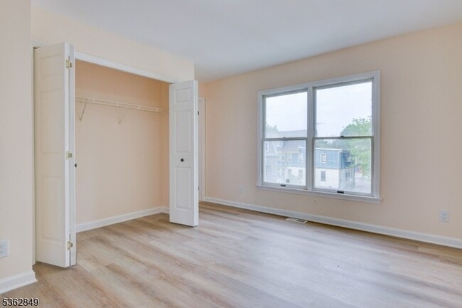 Building Photo - 145 S Arlington Ave