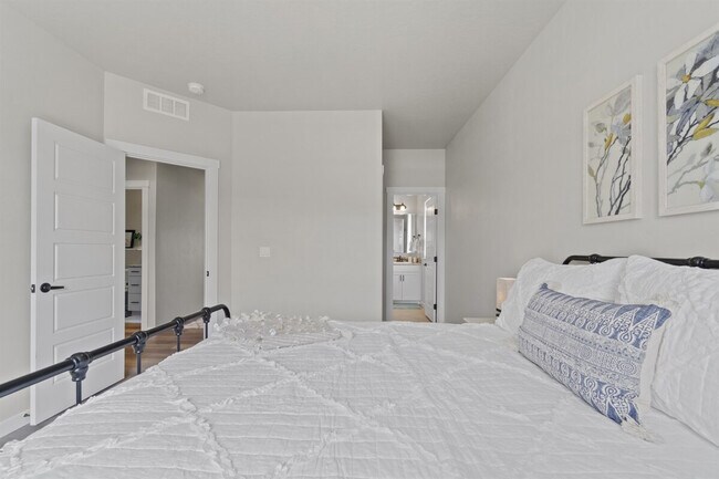 Building Photo - 8311 E Stone Valley St