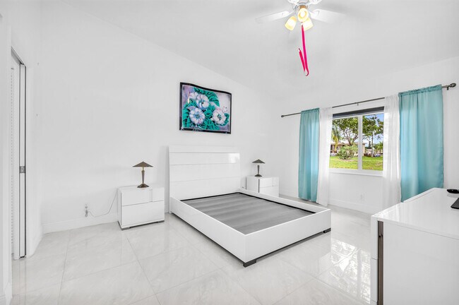Building Photo - 13462 Sabal Palm Ct
